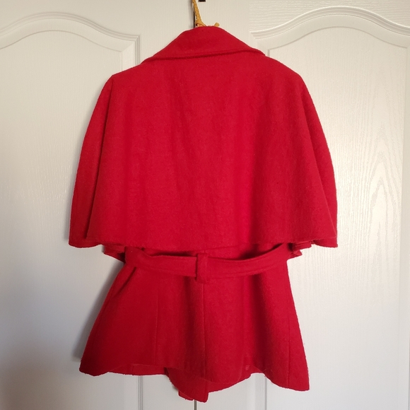 Red Capelet - Picture 6 of 13